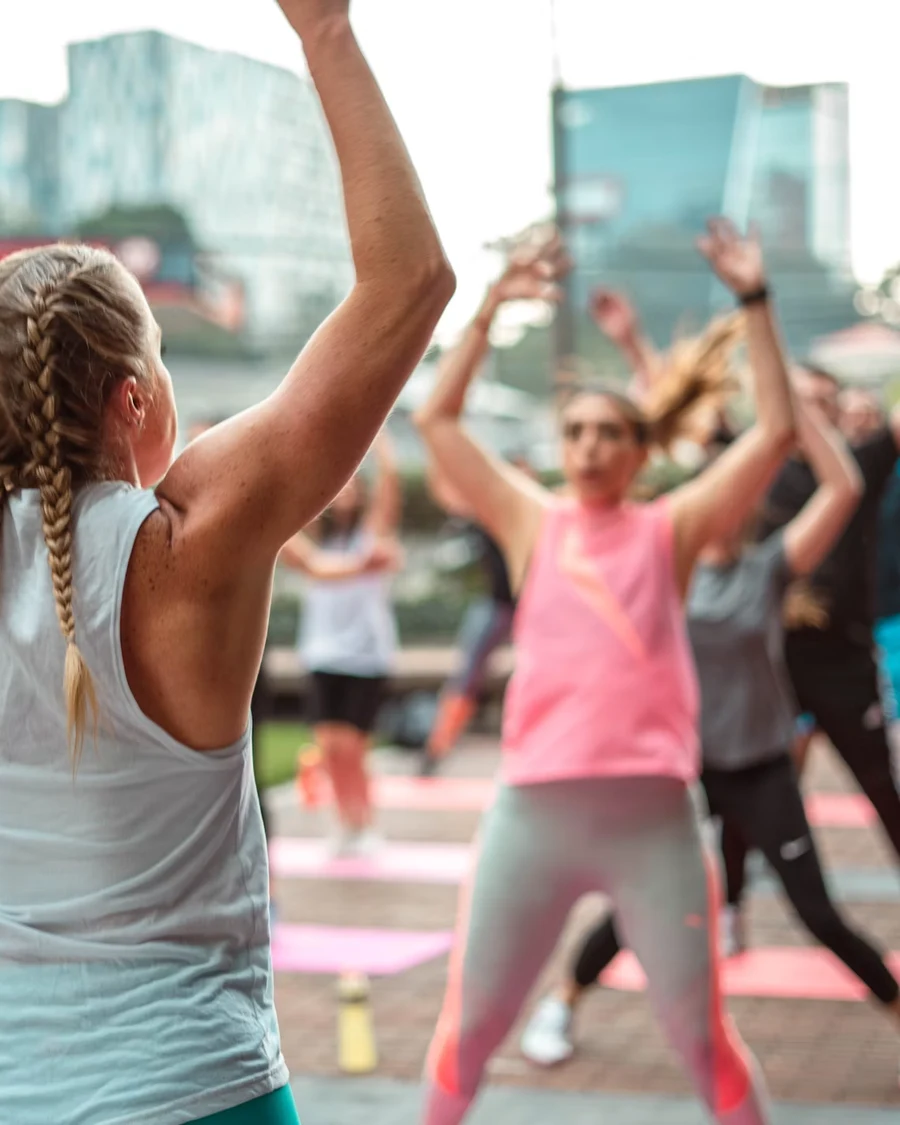 Personas compartiendo una sesión de entrenamiento